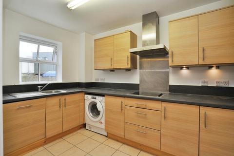 2 bedroom flat to rent, Caldicott Court, Harrison Close, Walswor, Hitchin, SG4