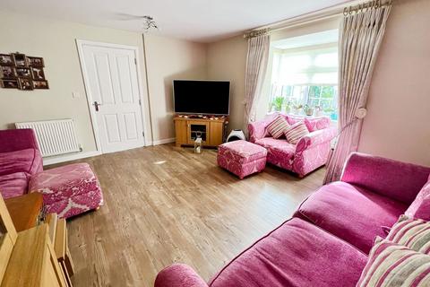6 Aaron Lewis Close, Hawkwell, Hockley, SS5 4FE