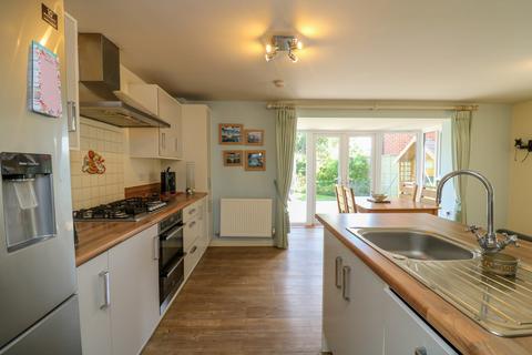 6 Aaron Lewis Close, Hawkwell, Hockley, SS5 4FE