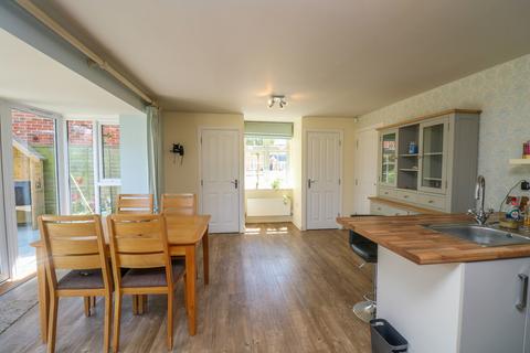6 Aaron Lewis Close, Hawkwell, Hockley, SS5 4FE