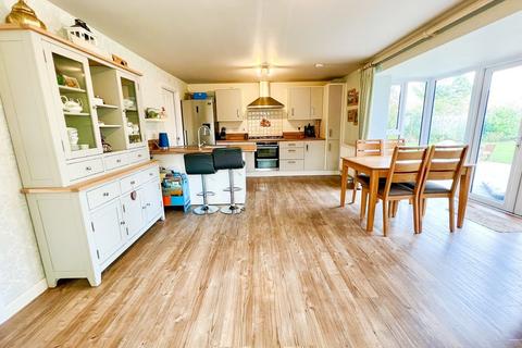 6 Aaron Lewis Close, Hawkwell, Hockley, SS5 4FE