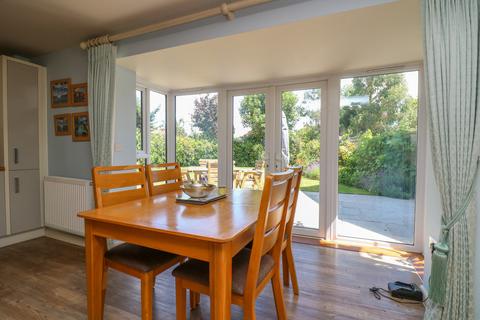 6 Aaron Lewis Close, Hawkwell, Hockley, SS5 4FE