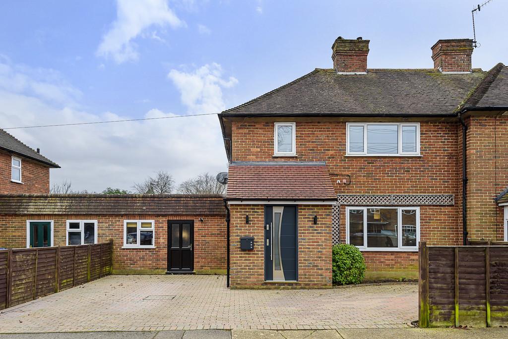Aarons Hill, Godalming 2 bed semidetached house £475,000