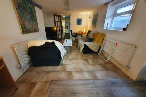 2 bedroom flat to rent, Portland Crescent (Available July 2026Bills INC), Manchester M13