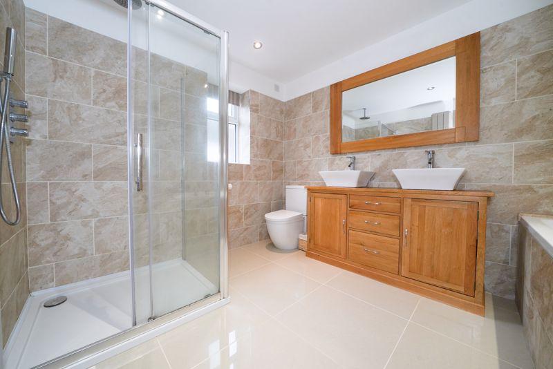 Ensuite to main...