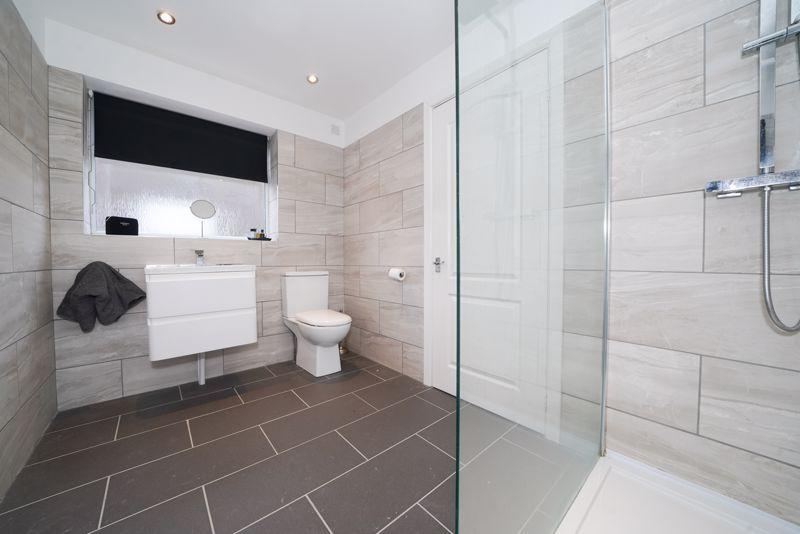 Ensuite to bedroom