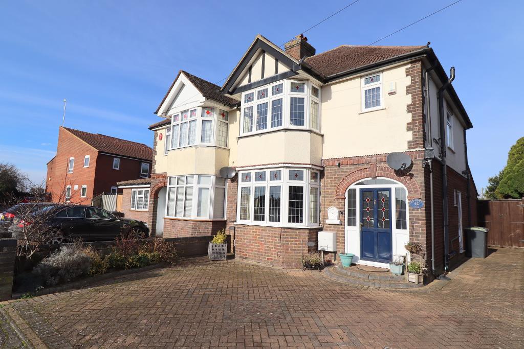 Ryecroft Way, Stopsley, Luton... 3 bed semidetached house £425,000