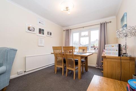 26 Glenton Close, Romford, RM1 4AN