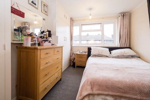 26 Glenton Close, Romford, RM1 4AN
