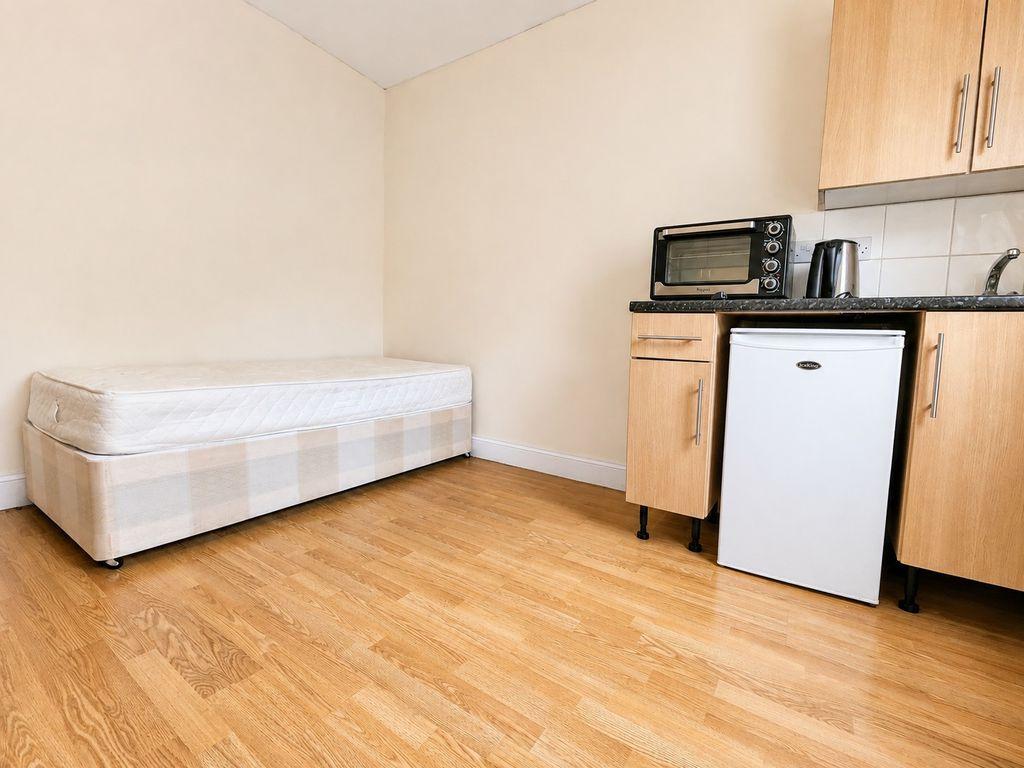 House in London - View 2