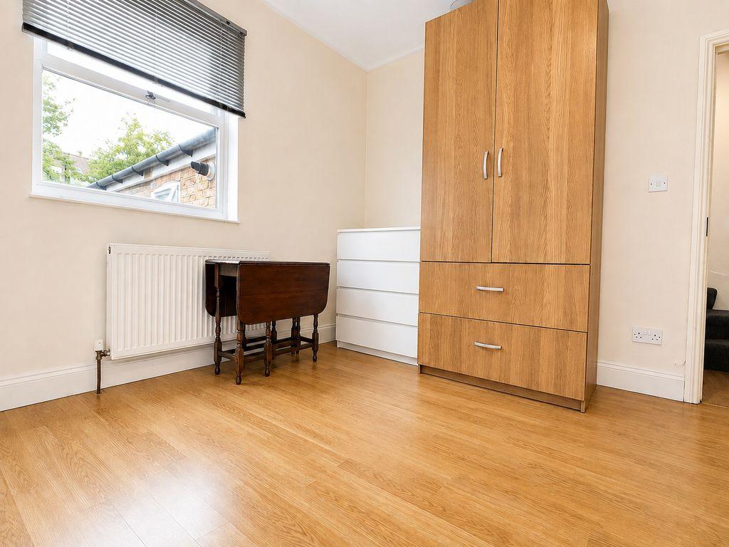 House in London - View 3