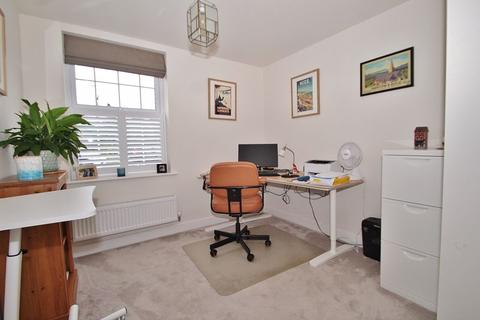 4 Heron Drive, Witney, OX28 6NP