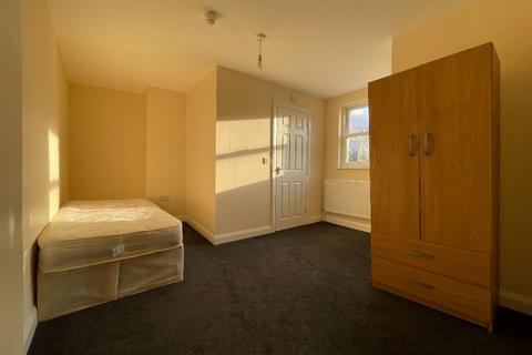 1 bedroom in a house share to rent, High Street, Bexley