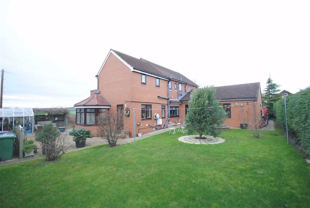 Westfield Lane, Kippax, Leeds, LS25 3 bed detached house £450,000