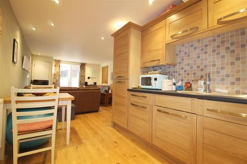 Flat 2, 30 Vant Road, London, SW17 8TJ