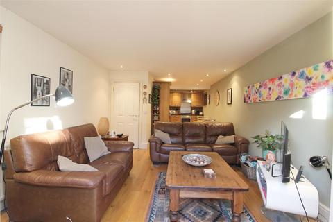 Flat 2, 30 Vant Road, London, SW17 8TJ