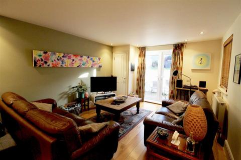 Flat 2, 30 Vant Road, London, SW17 8TJ