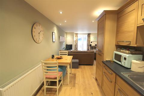 Flat 2, 30 Vant Road, London, SW17 8TJ