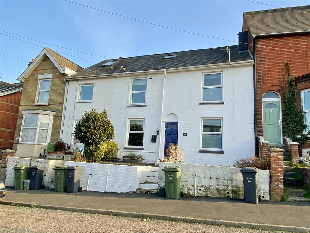 Fellows Road, Cowes 2 bed terraced house £205,000