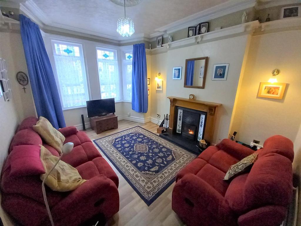 Alexandra Road, Crosby, Liverpool 3 bed semidetached house £320,000