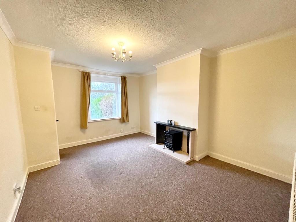 Cliffe End Road, Longwood, Huddersfield 3 bed terraced house £130,000