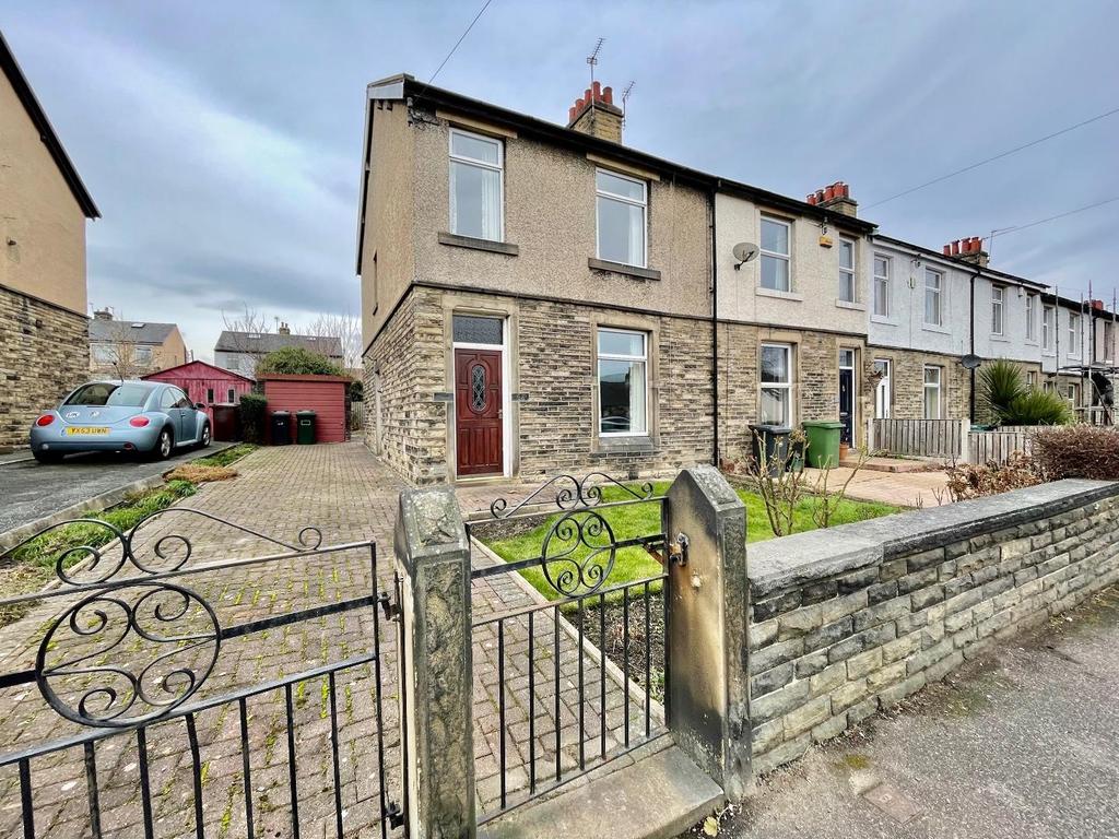 Dalton Green Lane, Huddersfield 3 bed end of terrace house £140,000