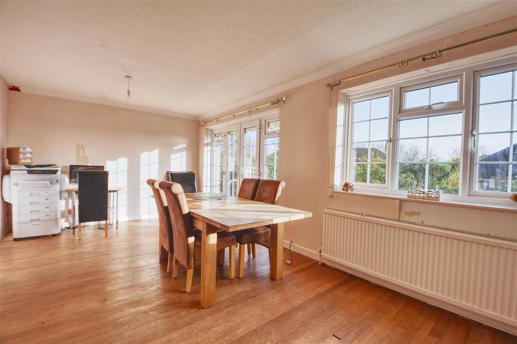 Crofton Park Avenue, BexhillOnSea 4 bed detached house £620,000