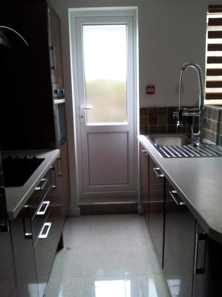 D Flat 2 - 189 Albany Rd (Kitchen).jpg