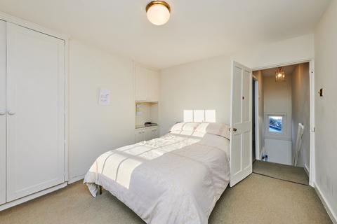 50 Railway Side, London, SW13 0PN
