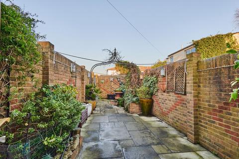 50 Railway Side, London, SW13 0PN