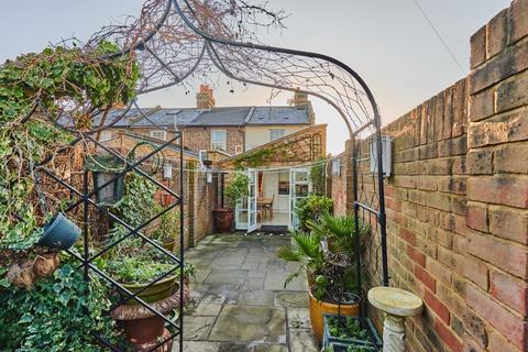 50 Railway Side, London, SW13 0PN