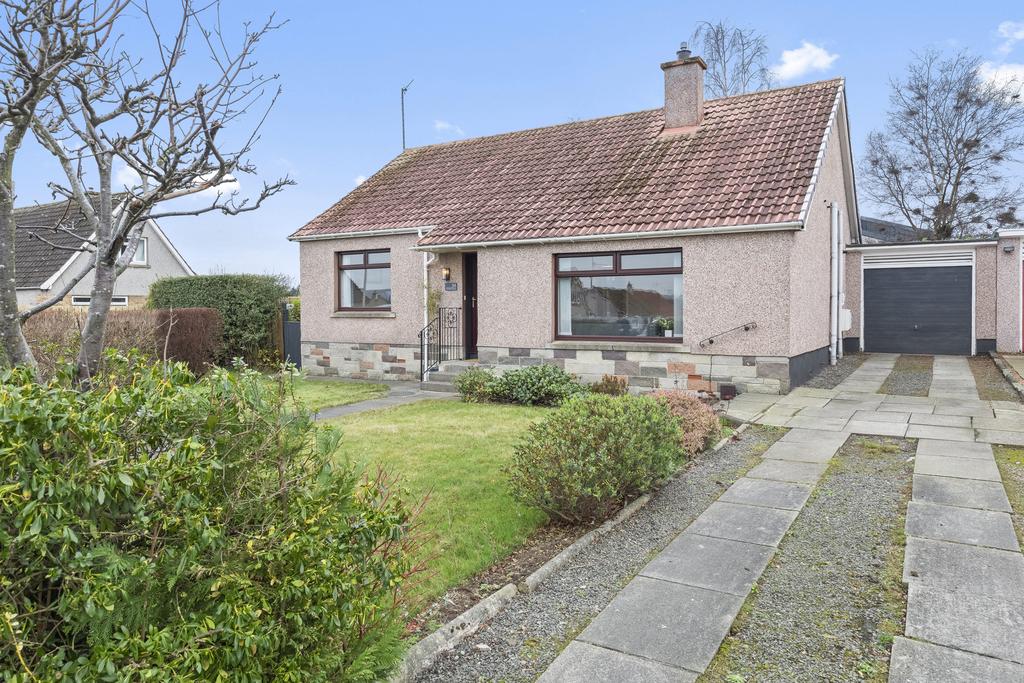 34 Pendreich Avenue, Bonnyrigg, EH19 2EA 3 bed detached bungalow for sale £340,000
