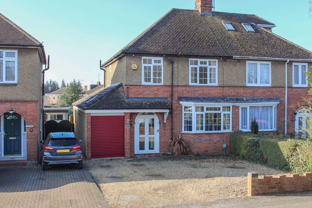 Brooklands Avenue, Leighton Buzzard... 3 bed semidetached house £450,000