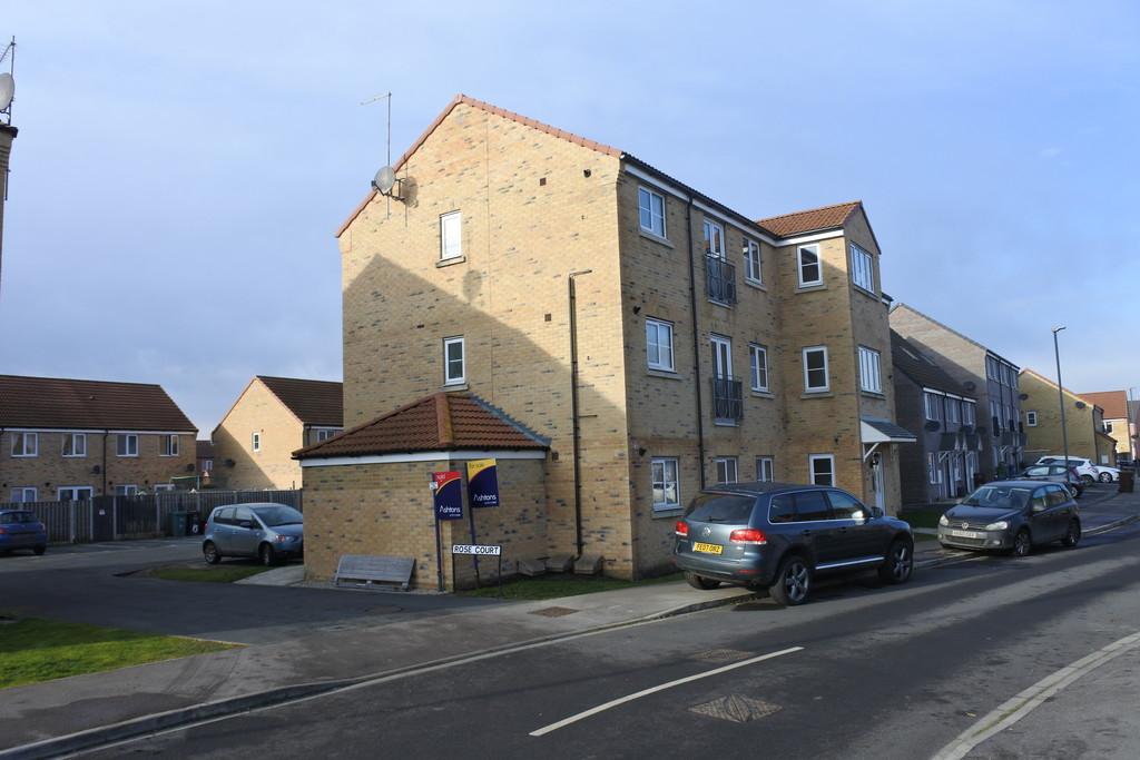 Rose Court, Staynor Hall 2 bed apartment £595 pcm (£137 pw)
