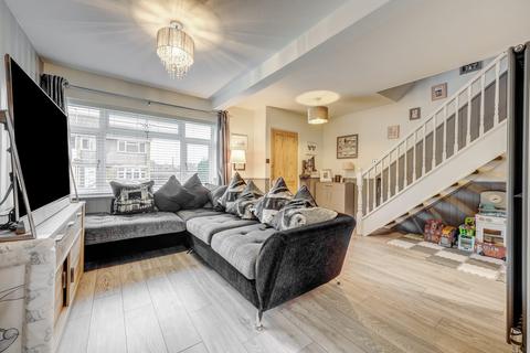 27 Bramble Road, Leigh-on-sea, SS9 5HA