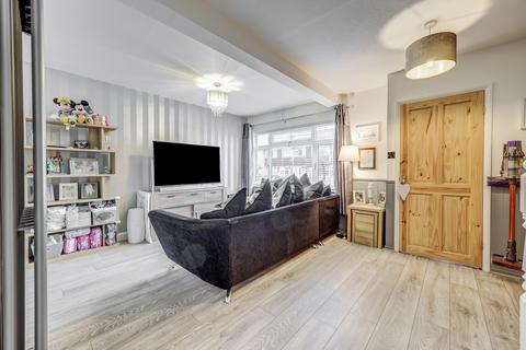 27 Bramble Road, Leigh-on-sea, SS9 5HA