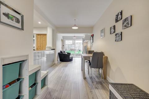 27 Bramble Road, Leigh-on-sea, SS9 5HA