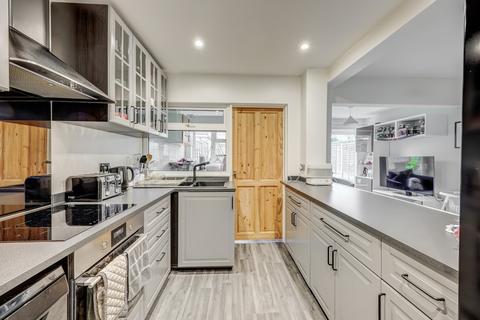 27 Bramble Road, Leigh-on-sea, SS9 5HA