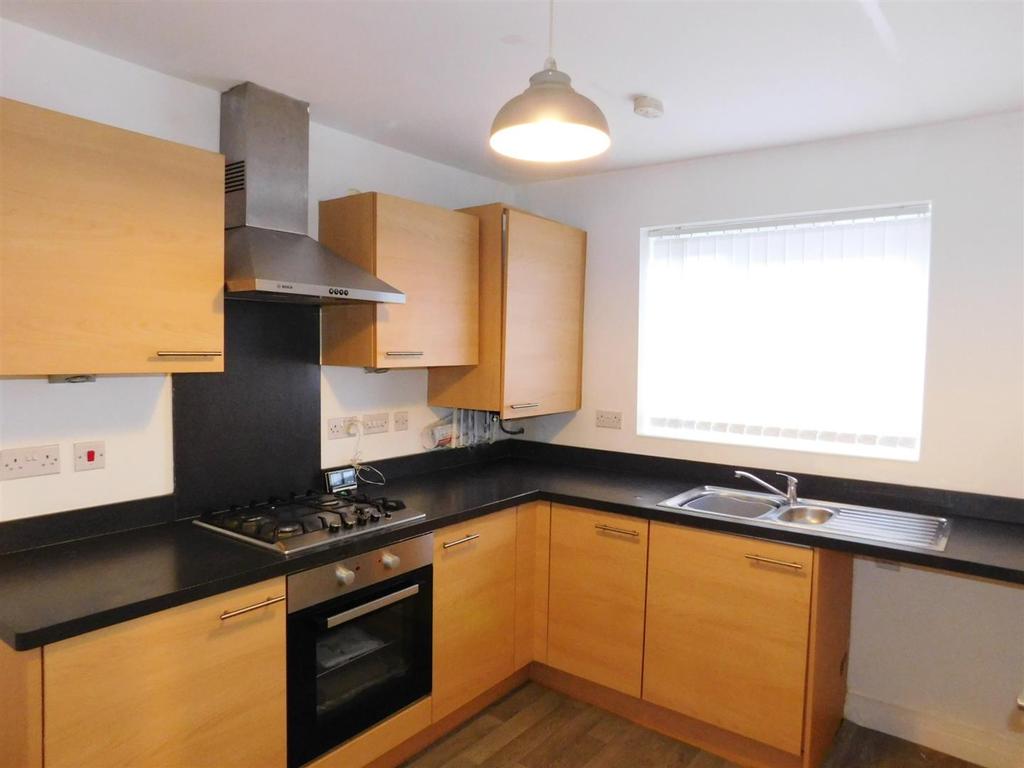 Barmouth Walk, Oldham 3 bed end of terrace house £150,000