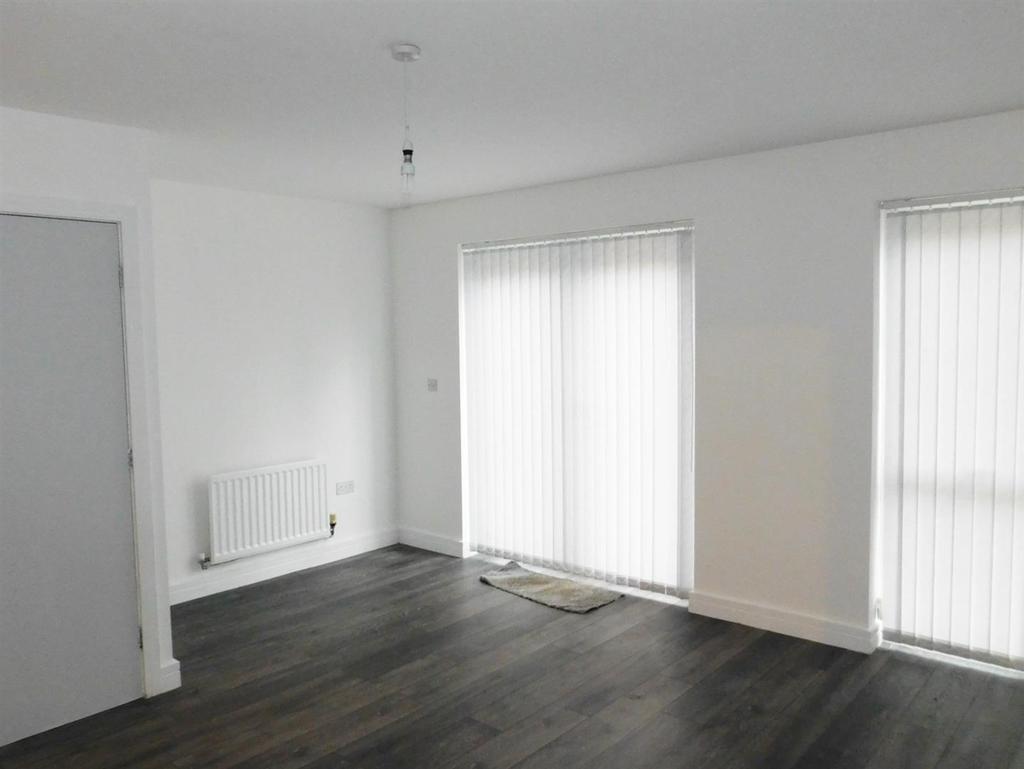 Barmouth Walk, Oldham 3 bed end of terrace house £150,000