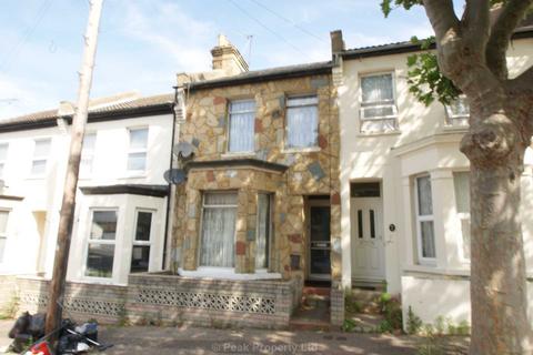 1 bedroom in a house share to rent, Hartington Place, Southend On Sea SS1
