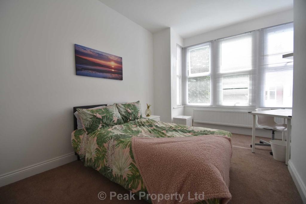 Room 6, Portland Avenue, Southend On Sea 7 bed house share £550 pcm