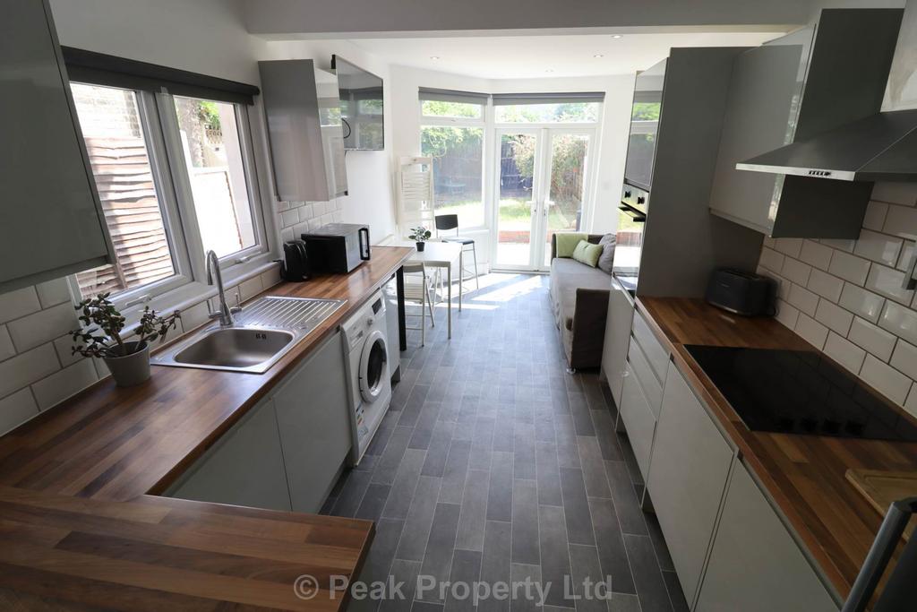 House in Southend On Sea - View 3