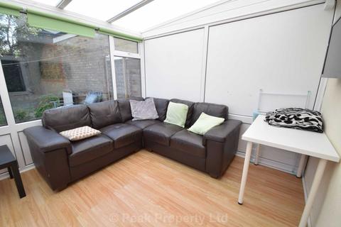 5 bedroom house share to rent - 5 ROOMS AVAILABLE ONLY A £250 DEPOSIT! Room 1 - Salisbury Avenue, Westcliff On Sea