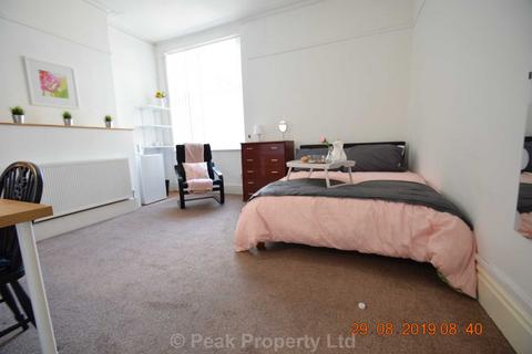 1 bedroom in a house share to rent, York Road, Southend On Sea SS1