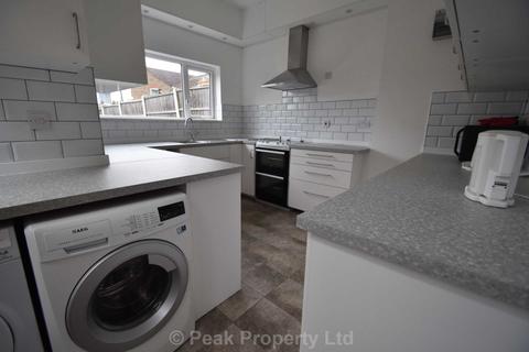 1 bedroom in a house share to rent - 5 STUDENT ROOMS AVAILABLE! York Road, Southend On Sea