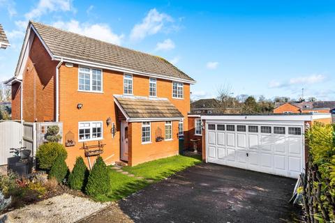 8 Cottage Grounds, Stone, Aylesbury, HP17 8NQ