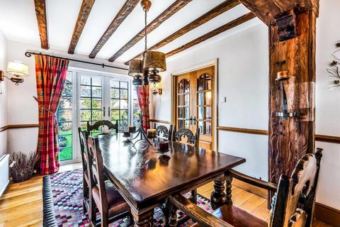 8 Cottage Grounds, Stone, Aylesbury, HP17 8NQ