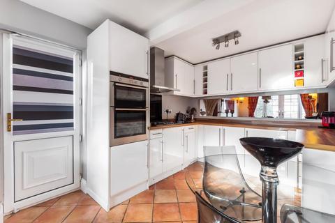 8 Cottage Grounds, Stone, Aylesbury, HP17 8NQ