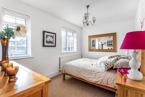 8 Cottage Grounds, Stone, Aylesbury, HP17 8NQ